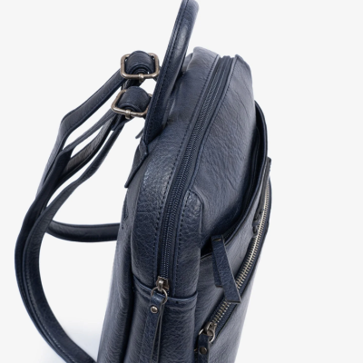 Mochila ou pasta preta em couro com zíperes metálicos