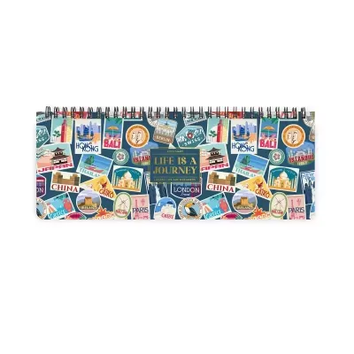 Agenda espiral com autocolantes de destinos turísticos e texto LIFE IS A JOURNEY