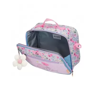 Mala em tecido floral rosa e lilás com bolso frontal e pendente de flor branca