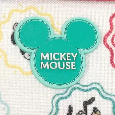 Logótipo verde água Mickey Mouse em tecido branco com padrões coloridos ondulados
