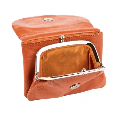 Carteira pequena em couro laranja com fecho de pressão e compartimento interno aberto