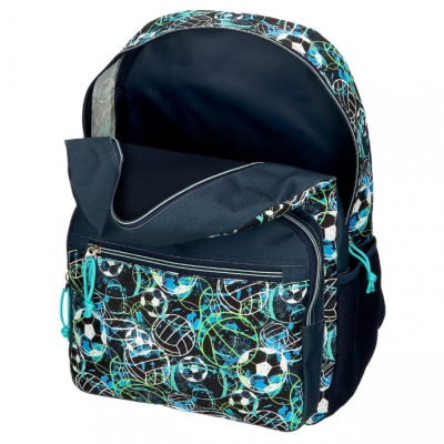 Mochila azul com padrão de bolas de futebol e bolso frontal aberto