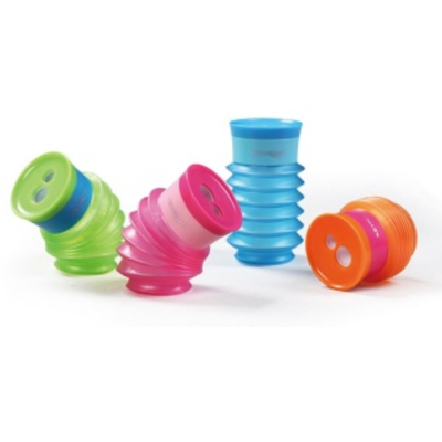 Fusos para costura coloridos de plástico com dois buracos cada em fundo branco