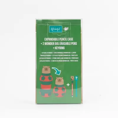 Embalaem verde com texto branco e ilustrações de ursos e canetas