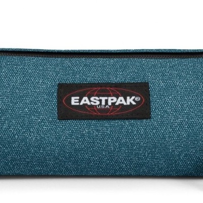 Estojo escolar azul da marca EASTPAK com fecho e etiqueta frontal.