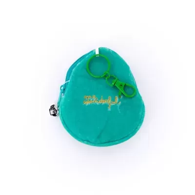 Bolsa pequena turquesa em forma de pêra com porta-chaves verde e texto bordado