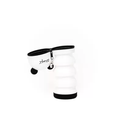 Garrafa dobrável branca com tampa preta e fecho éclair