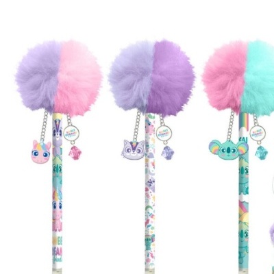 Três canetas coloridas com pompoms bicolores e penduricalhos de personagens