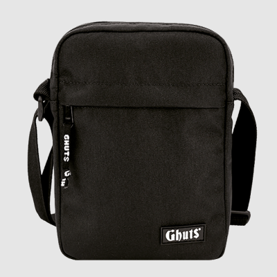 Bolsa preta de tecido com etiqueta 'Ghuts'