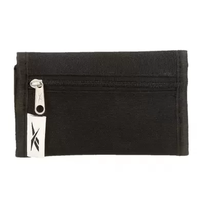 Carteira preta em tecido com fecho de correr e etiqueta branca