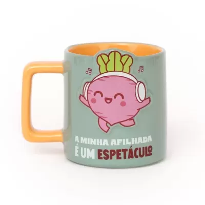 caneca cinzenta com pega laranja e ilustração de rabanete rosa e texto