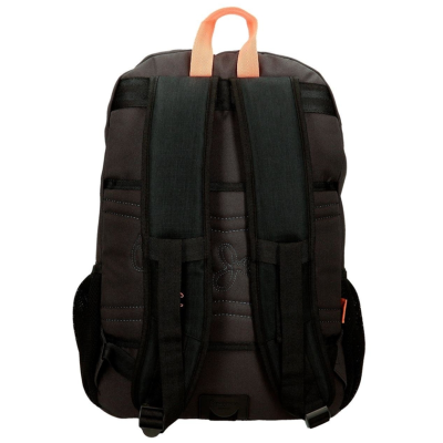 Mochila preta vista de trás com alças e pega laranja