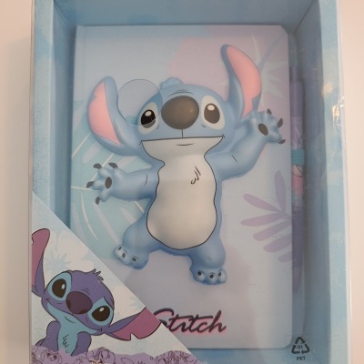 Figura de borracha azul do Stitch da Disney dentro de caixa azul clara