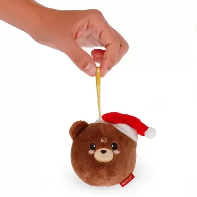 Urso de peluche castanho com chapéu de Natal e fita amarela