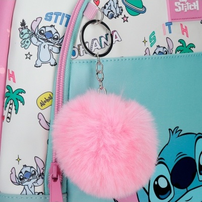 Mochila infantil azul, branca e rosa com personagem Stitch e chaveiro pompom rosa
