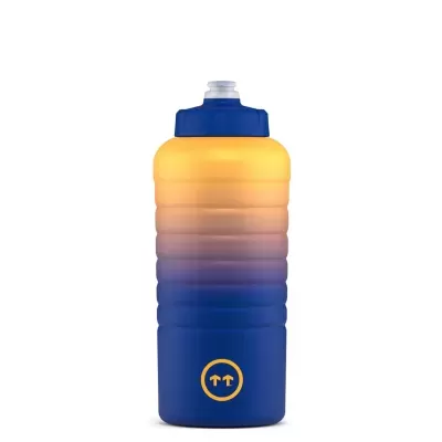 Garrafa desportiva plástica com tampa azul e corpo amarelo a azul em degradê