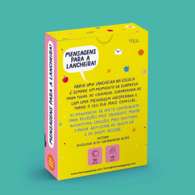 Caixa amarela com mensagens para lancheira e texto em português sobre fundo azul-turquesa