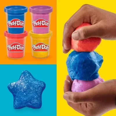 Quatro potes de Play-Doh, mãos segurando bolas de massinha e estrela azul brilhante