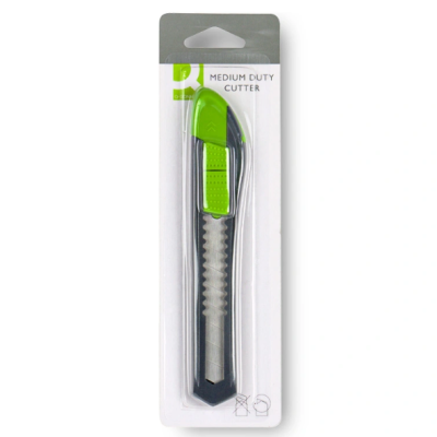 Cortador médio de cabo preto e verde em embalagem plástica