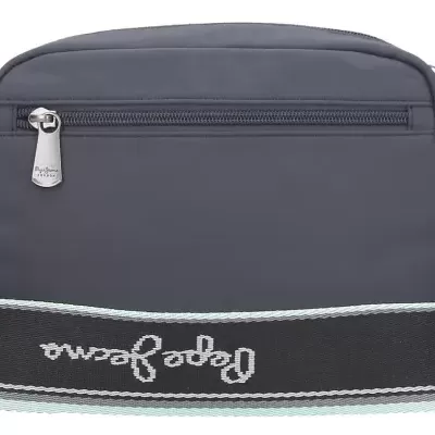 Mala cinzenta com fecho e alça preta com texto Pepe Jeans