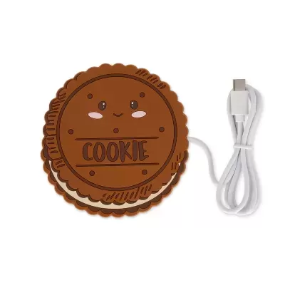 Carregador USB em forma de bolacha castanha com rosto sorridente e palavra COOKIE