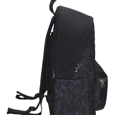 Mochila preta com padrão floral cinzento e bolso frontal com fecho