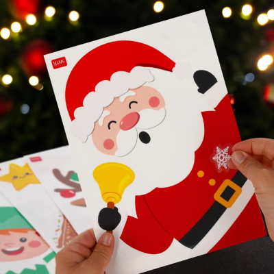 Postais natalícios com ilustração do Pai Natal e outros temas festivos