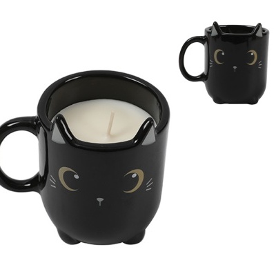 Caneca preta em forma de gato com vela branca dentro