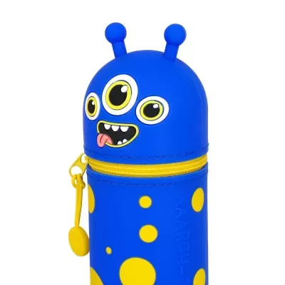 Estojo azul com bolinhas amarelas e tampa de monstro com olhos grandes