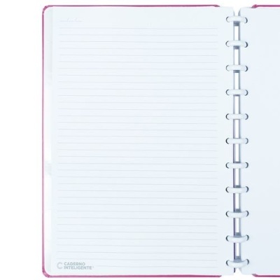Caderno inteligente aberto com capa rosa e folhas pautadas