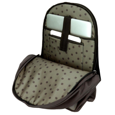 Mochila castanha aberta mostrando interior forrado bege com padrão e compartimentos.