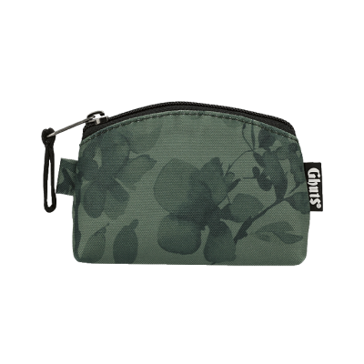 Bolsa pequena verde com padrão floral e fecho de correr preto