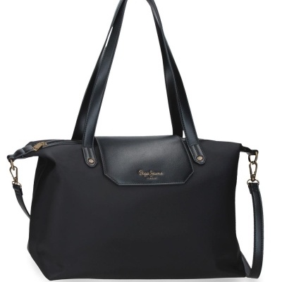 mala de senhora preta com alças e aba em pele e logo Pepe Jeans