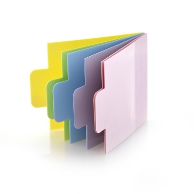 Separadores plásticos coloridos com abas em amarelo, verde, azul, lilás e rosa
