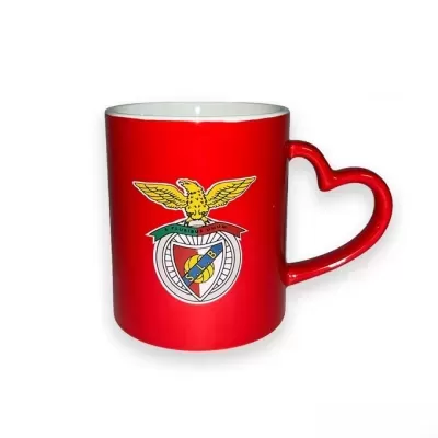 Caneca vermelha com logótipo do SLB e cabo em forma de coração