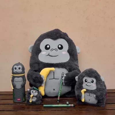 Produtos de gorila de peluche e itens de papelaria com tema de gorila