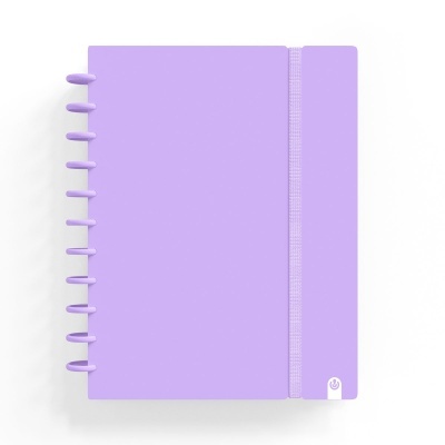 Caderno roxo com capa rígida, argolas e fecho elástico