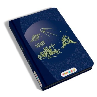 Caderno azul escuro com ilustrações espaciais amarelas e texto GALAXY