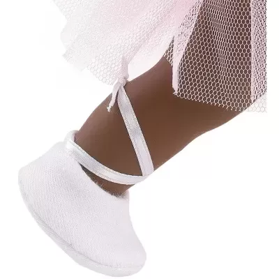 Sapato branco para bebê com tiras e saia de tule cor-de-rosa