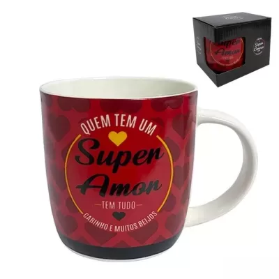 Caneca vermelha com corações e texto Super Amor em caixa preta