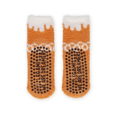 Meias felpudas laranja e branco com pontos antiderrapantes e texto We Are Dreamers Legami