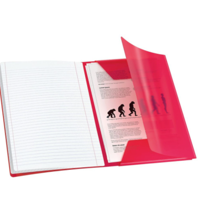 Caderno com capa vermelha translúcida aberto, mostrando folhas pautadas e uma página com ilustração da evolução humana.