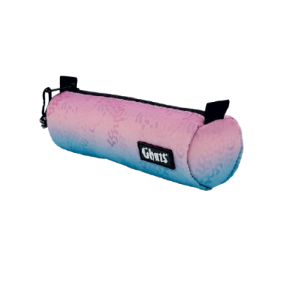 Estojo cilíndrico colorido rosa e azul com zíper preto e etiqueta chris.