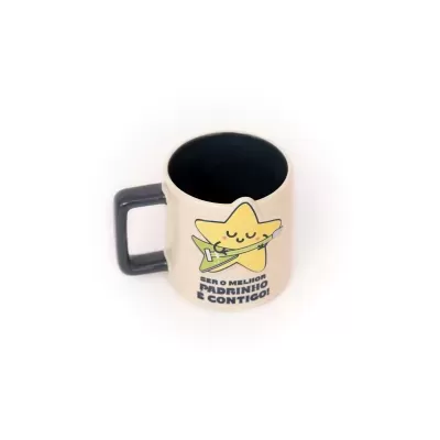 Caneca cerâmica bege com estrela amarela e texto para padrinho