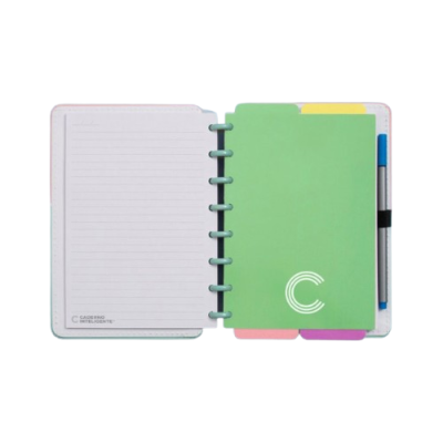 Caderno inteligente aberto com divisórias coloridas e caneta azul