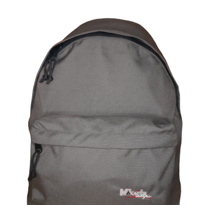 Mochila cinza em tecido com bolso frontal e fechos de correr