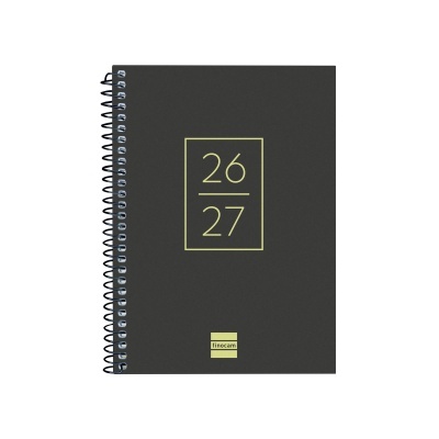 Caderno espiral preto com números 26 e 27 e texto finocam na capa