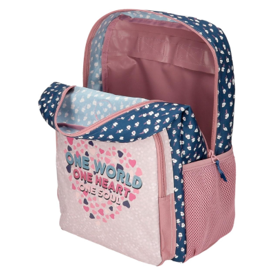 Mochila rosa e azul com padrão de corações e texto frontal