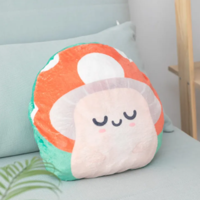 Almofada decorativa em forma de cogumelo com rosto sorridente