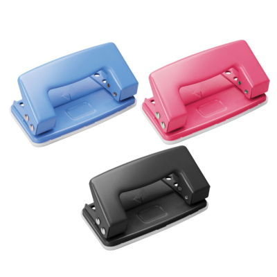Três perfuradores de papel coloridos azul, rosa e preto